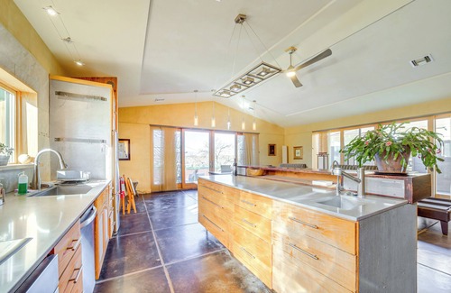 Rimrock House | Mtn-View Home w/Fenced Backyard in Rimrock!