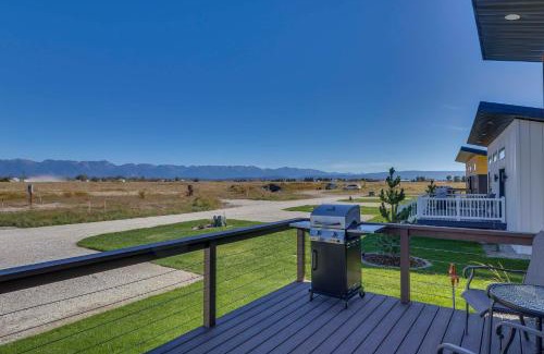 Kalispell House | Mtn-View Tiny Home with Grill Near Skiing!