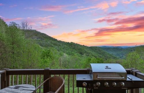 Wolf Laurel House | Mtn Views Hot Tub Close to Asheville