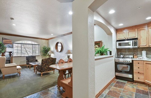 Midway Villa | Mtn Villa Retreat~Hot Spring, Skiing & Park City Villa 2018-2