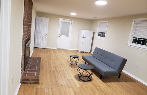 Calverton House | MTR house in Silver Spring with AC and WiFi