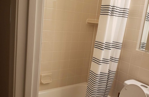 Calverton House | MTR house in Silver Spring with AC and WiFi