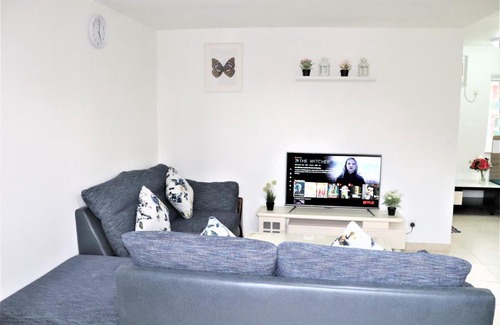 Islands District Apartment | MTR Tung Chung near Airport Apartment, City Getaway, Pa Mei Village Tung Chung