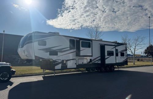 Draper House | MTS #121 - 45' Deluxe RV