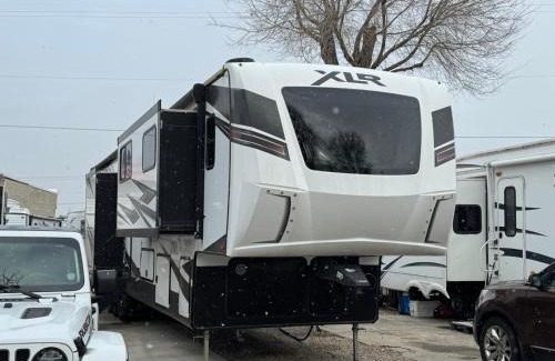 Draper House | MTS #121 - 45' Deluxe RV
