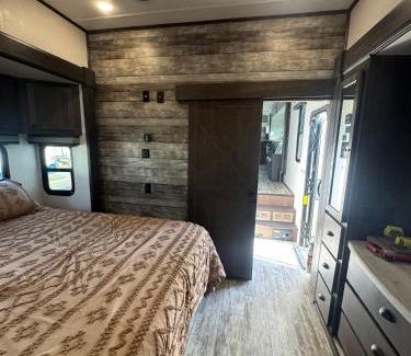 Draper House | MTS #121 - 45' Deluxe RV