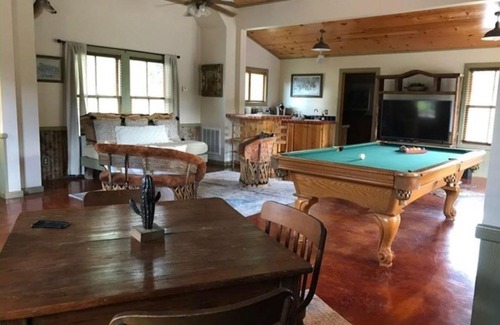 Bandera House | Mucho Gusto