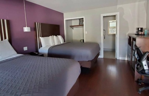 Martinez Hotel | Muir Lodge Motel
