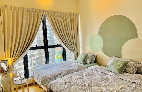 Central District Apartment | Muji-Inspired 2BR 2BA Apartment, 8 Mins to CIQ, Sleeps 2-6