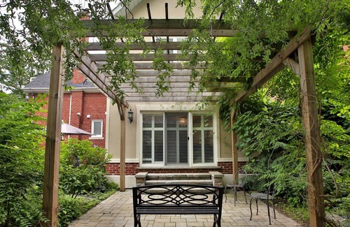 Burlington House | Mulberry House by the lake - Luxury Burlington home