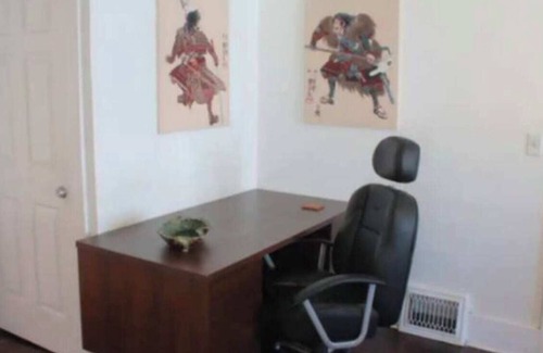 Greater South Side House | Mulberry Lane! -2 BR, 7 min Downtown, 3min Airport