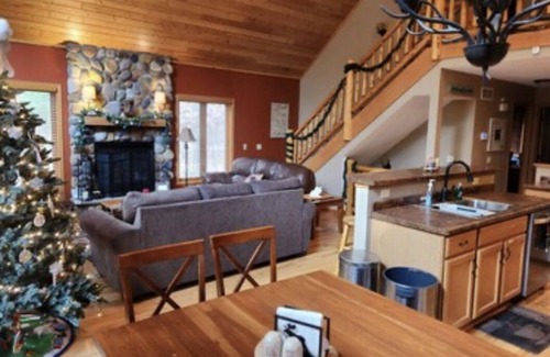 Mauston House | Multi-Family Vacation Home Near Castle Rock Lake & Wisconsin Dells
