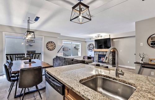 Dead Man's Flats Condo | Multi level 2 BR/2Bath luxury retreat + hot tub