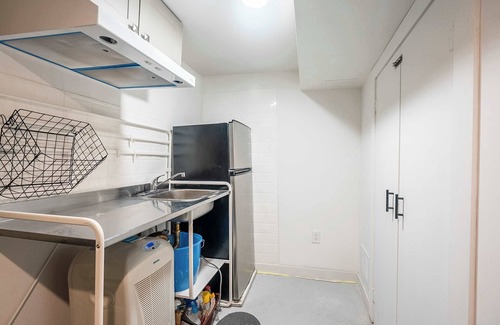 Christie Pits House | Multi-level Townhome Close to Christie Pits Park