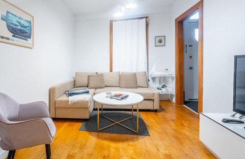 Christie Pits House | Multi-level Townhome Close to Christie Pits Park