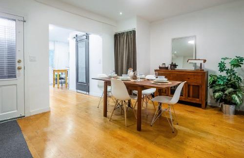 Christie Pits House | Multi-level Townhome Close to Christie Pits Park