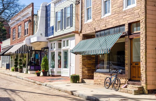 Severna Park House | Multiple family spaces both inside and out 13 mins to USNA