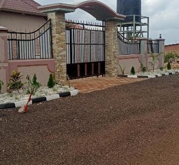 Kayonza House | Mum & son guest house