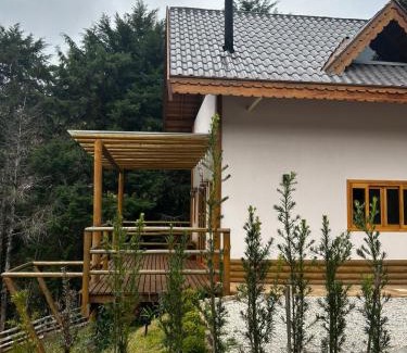 Santo Antonio do Pinhal Ski Chalet | Mundarium - Chalés Temáticos com Hidromassagem e Cromoterapia