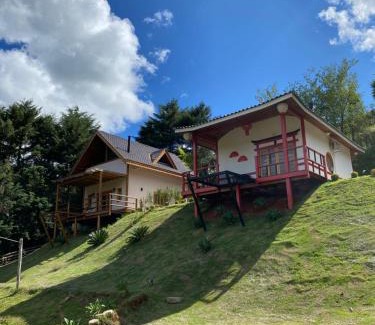Santo Antonio do Pinhal Ski Chalet | Mundarium - Chalés Temáticos com Hidromassagem e Cromoterapia