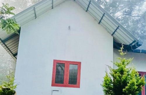 Kunchithanny Ski Chalet | Munnar Hills And Mist Views