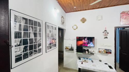 Kunchithanny Ski Chalet | Munnar Hills And Mist Views