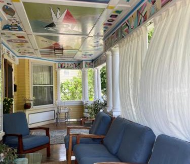 Auburn Bed & Breakfast | Munroe Inn Boutique Hotel
