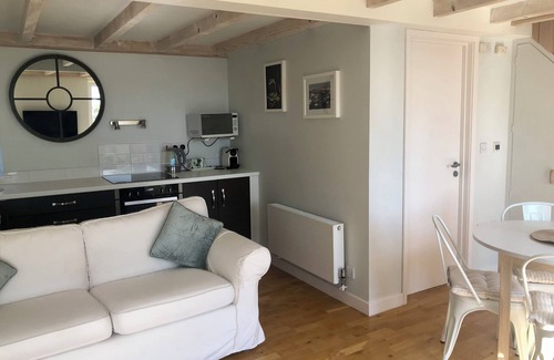 Mynytho House | Mur Cwymp - Holiday Apartment - Stunning Location