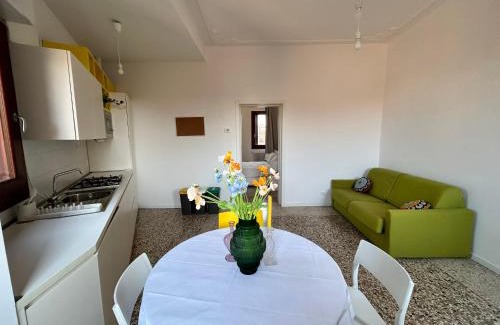 Longa Apartment | Murano Canal View