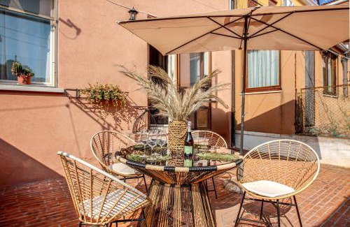 Longa Apartment | MURANO Place - CALCEDONIO & Courtyard