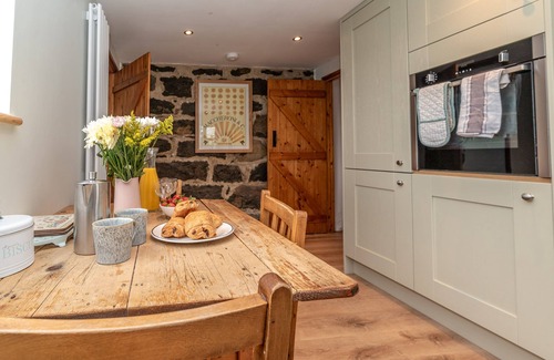 Garndolbenmaen Other | Muriau-Bach | A Cosy Farm Retreat for Two