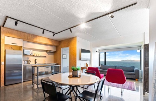 Hilltop House | Muritai House Lake Views