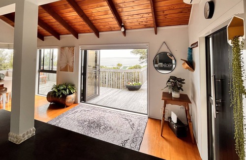 Muriwai House | Muriwai Family Beach Gem