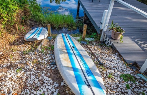 Odessa House | Murphy's Cove Retreat - Lakeside Hot Tub Included