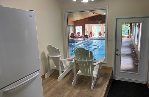 South Glengarry Cottage | MURPHY'S RETREAT COUPLES AND FAMILY RESORT SLEEPS 40+
