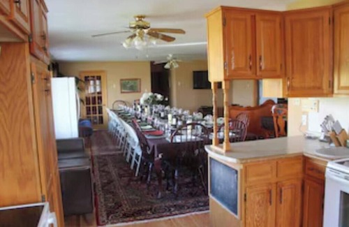 South Glengarry Cottage | MURPHY'S RETREAT COUPLES AND FAMILY RESORT SLEEPS 40+