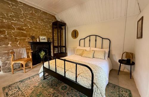 Annesgrove House | Murphys Thatched Cottage