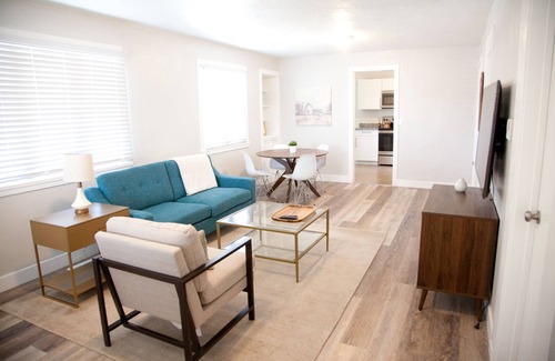 Salt Lake City House | Murray Cottage-entire home. Fast WIFI & free parking. Mins from SLC & Mountains!