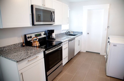 Salt Lake City House | Murray Cottage-entire home. Fast WIFI & free parking. Mins from SLC & Mountains!