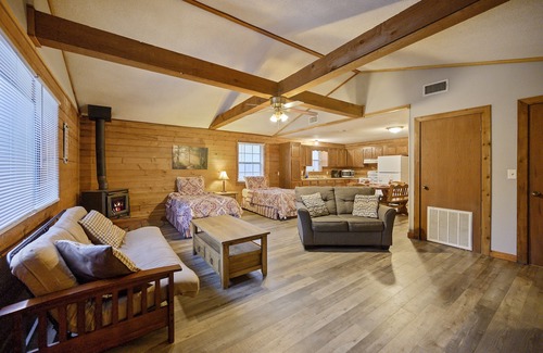 Broken Bow Cabin | Muscadine Manor - 2 Bedroom Cabin at the Whip Poor Will resort.