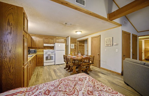 Broken Bow Cabin | Muscadine Manor - 2 Bedroom Cabin at the Whip Poor Will resort.