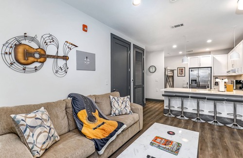 Rolling Mill Hill Condo | Muse | Centrally-located condo with fast WiFi, central AC, balcony & gym