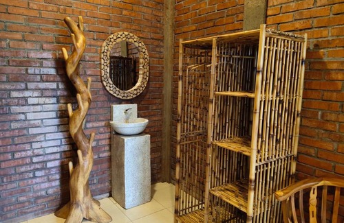 Bangunjiwo House | Mushroom Budi Bambu Homestay