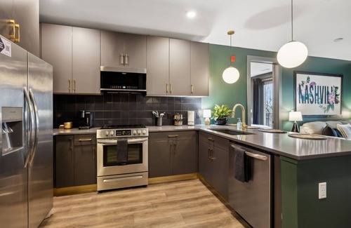South Nashville Condo | Music City Muse Downtown, 5 Mins to Lower Broadway, Rooftop & Gym!