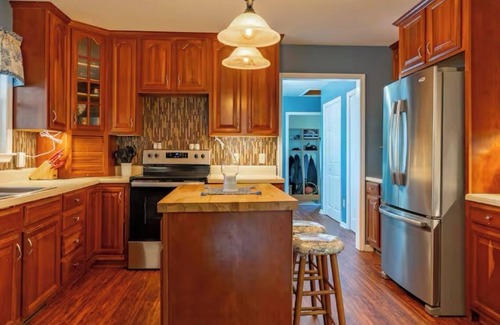 Galax House | Must see 4/3 Family/Pet Friendly+Pool&hot tub