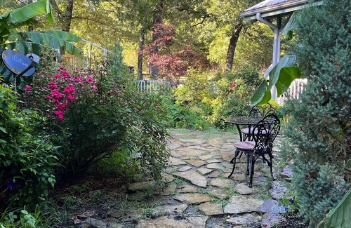 Tumbling Shoals House | "MUTT RANCH" lake home