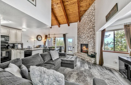 Tahoe Village Condo | Mv17 amazing lake view spacious ski cabin