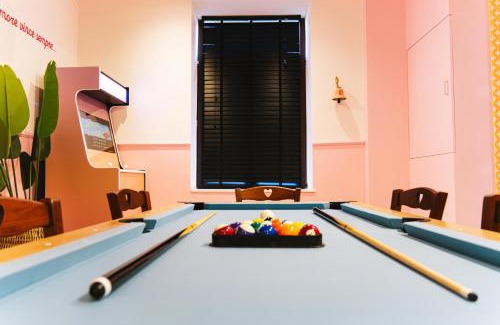 Manage House | My Funky House - Jacuzzi, Sauna, billard, cinéma, Nintendo Switch, jeux, filet suspendu