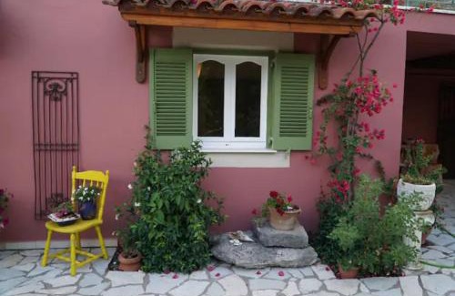 Divarata House | My Home, 2 bedroom house with bbq and garden