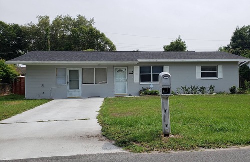 Zephyrhills House | My home is a perfect for1-2 people. Great for professionals working from home.